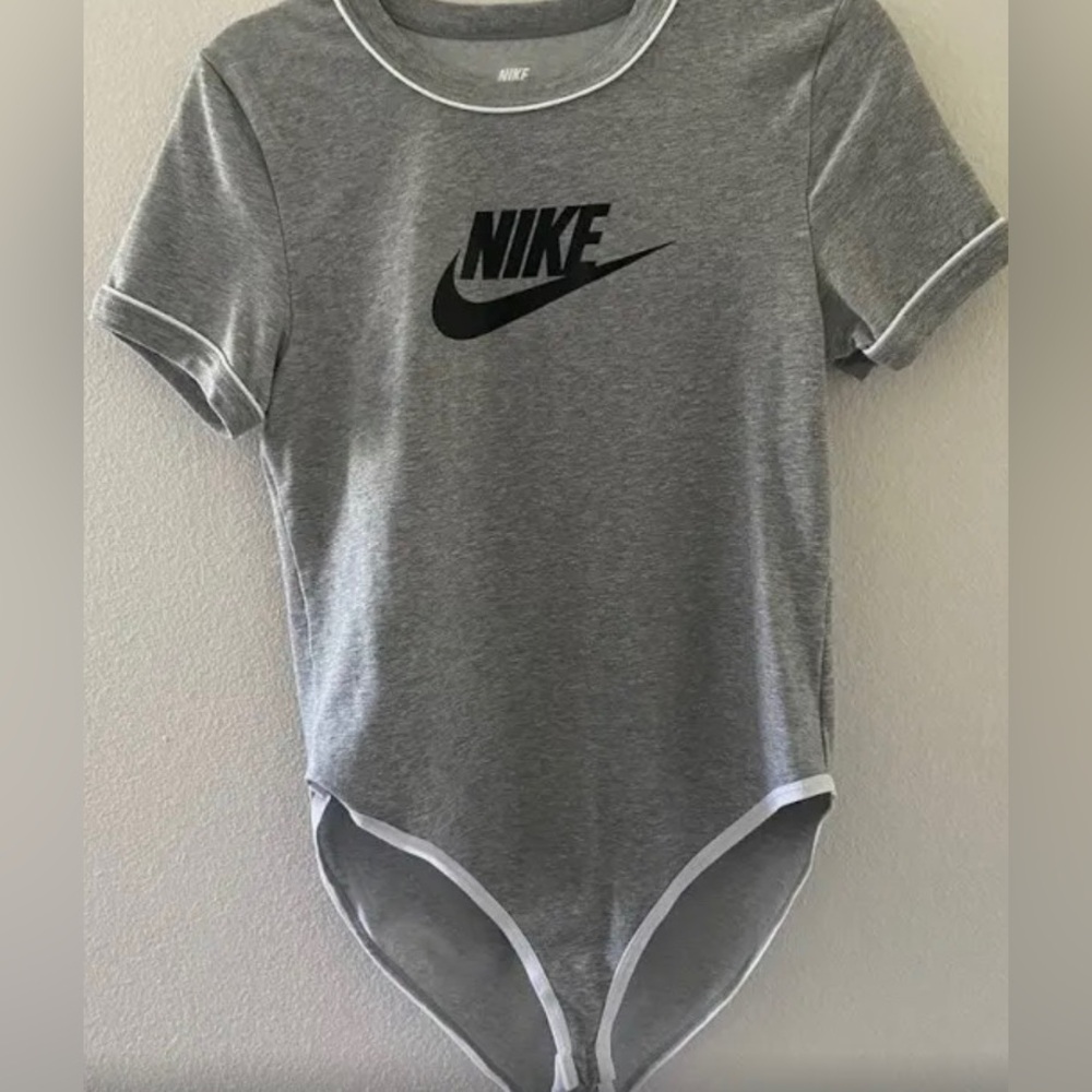 NIKE - WOMEN'S NSW HERITAGE BODYSUIT (HEATHER GREY)